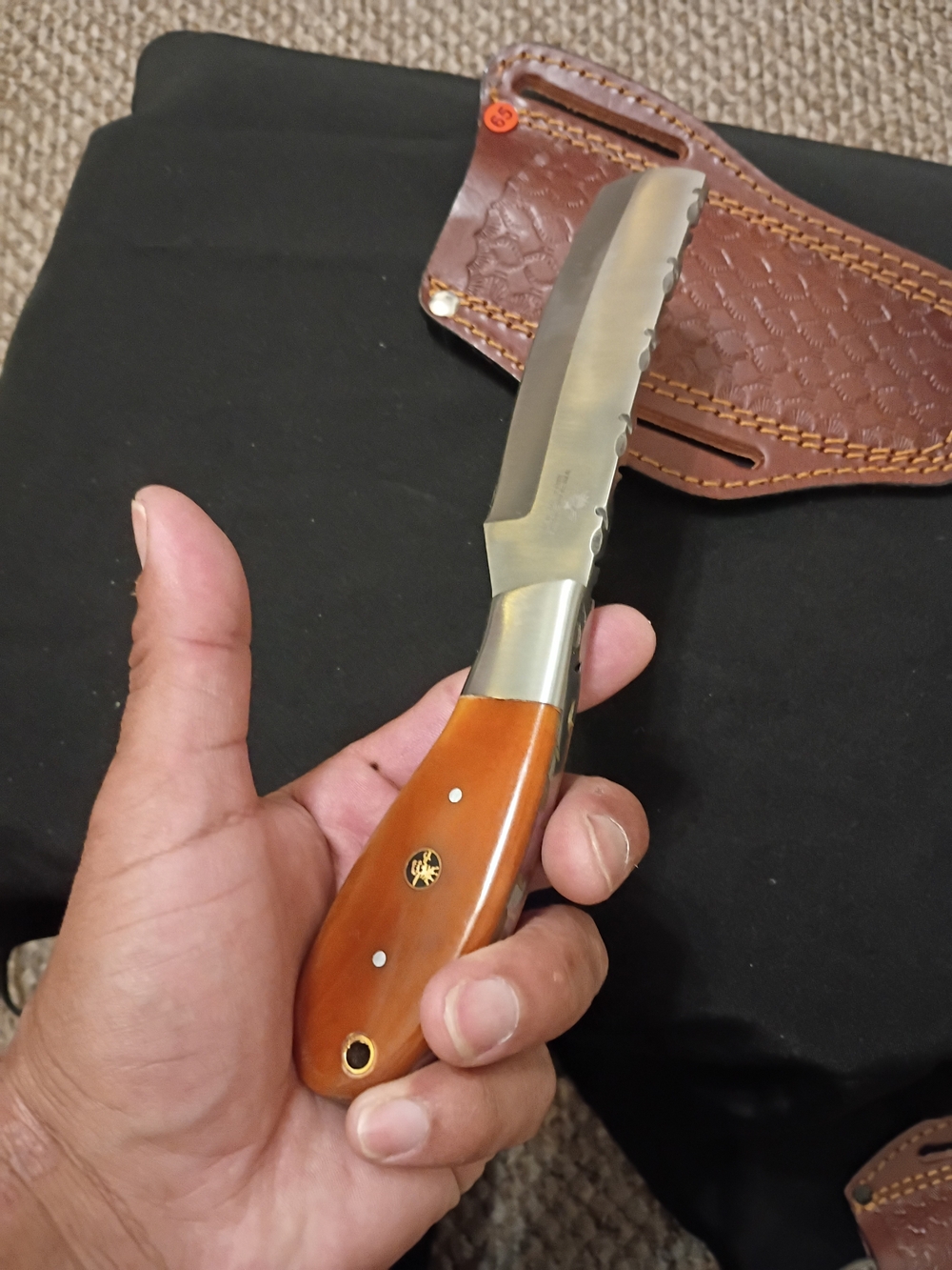 Men’s Straight Razor with Tan Wooden Handle and Silver Blade